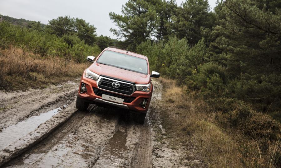  Toyota Hilux 4x4 Special Edition Double Cab 2018 года  (фото 23 из 26)